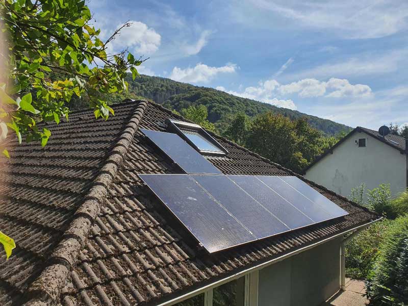 Solar Panels auf einem Hausdach